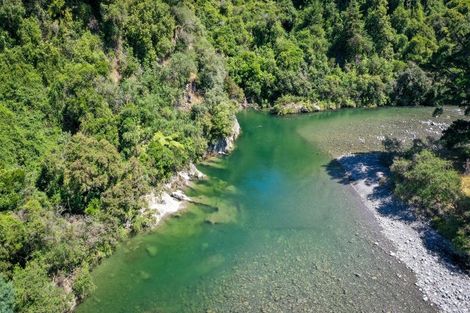 Photo of property in 2096 State Highway 2, Mount Bruce, Opaki, 5881