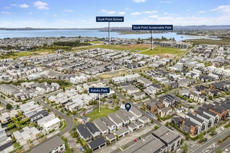 Photo of property in 2 Kotuku Lane, Hobsonville, Auckland, 0616