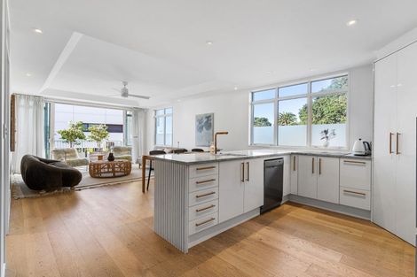 Photo of property in The Sands Apartments, 18/47 The Strand, Takapuna, Auckland, 0622