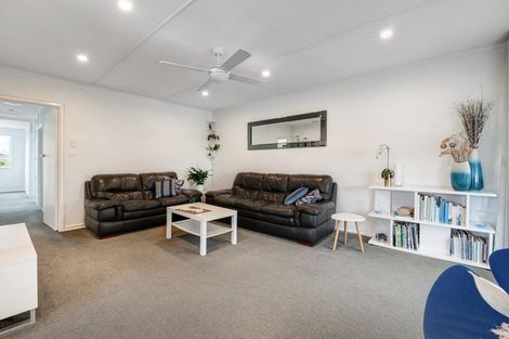 Photo of property in 1/302 Sunset Road, Windsor Park, Auckland, 0632