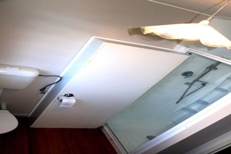 Photo of property in 2/11 Liston Street, Northcote, Auckland, 0627