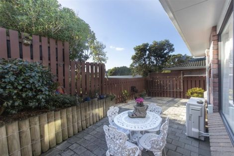 Photo of property in 4f2 Stewart Drive, Newlands, Wellington, 6037