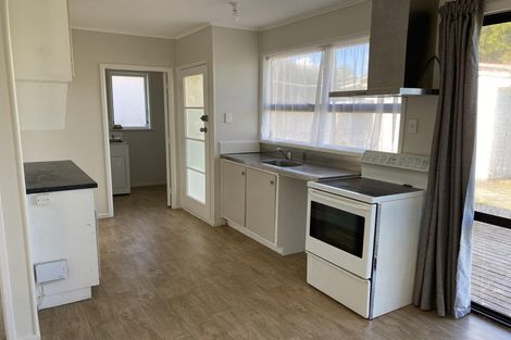 Photo of property in 6 Coburg Street, Henderson, Auckland, 0612