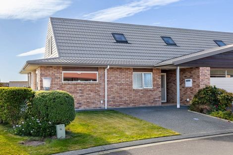 Photo of property in Rangeview Villas, 35/9 Fuller Close, Levin, 5510