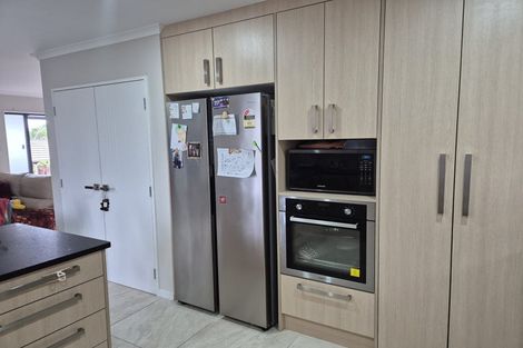 Photo of property in 50 Archmillen Avenue, Pakuranga Heights, Auckland, 2010