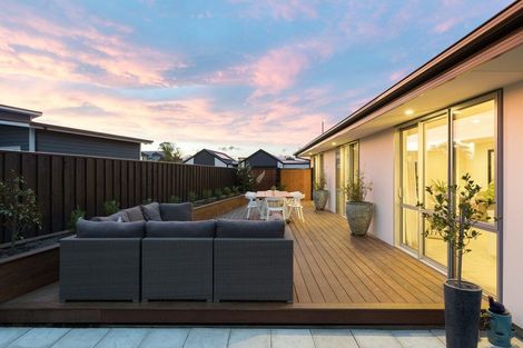 Photo of property in 8 Irvines Track, Halswell, Christchurch, 8025