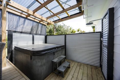 Photo of property in 8 Camphora Place, Ranui, Auckland, 0612