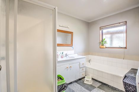 Photo of property in 21 Aldershot Place, Nawton, Hamilton, 3200
