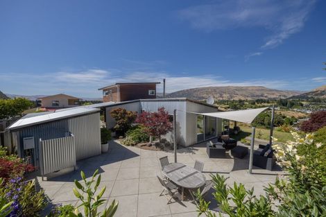 Photo of property in 12 Hillview Place, Wanaka, 9305