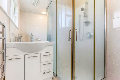Photo of property in 32 Sullivan Avenue, Mangere Bridge, Auckland, 2022
