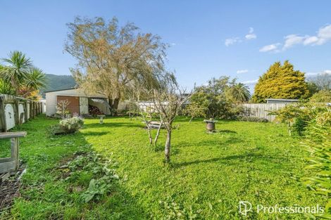 Photo of property in 33 Wellington Road, Wainuiomata, Lower Hutt, 5014