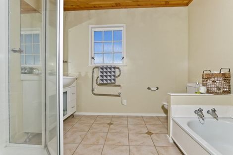 Photo of property in 27 Wairau Road, Forrest Hill, Auckland, 0627