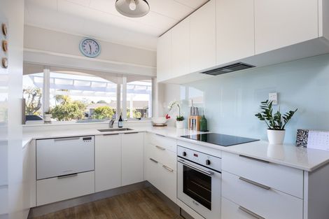 Photo of property in 51 Manu Crescent, Upper Vogeltown, New Plymouth, 4310