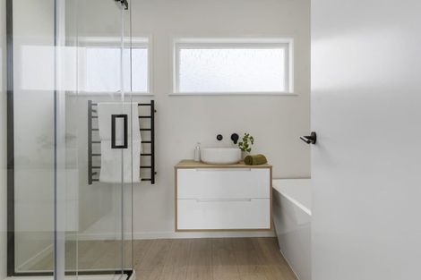 Photo of property in 116 Archibald Road, Kelston, Auckland, 0602