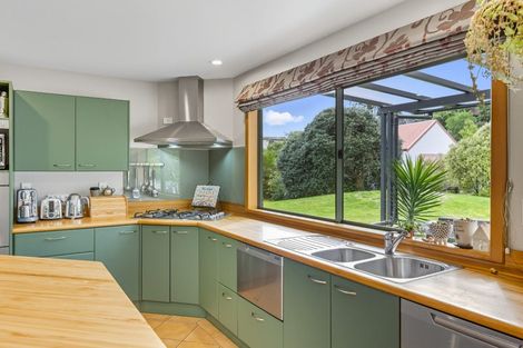 Photo of property in 2 Southleigh, Raumati South, Paraparaumu, 5032