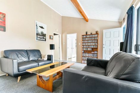 Photo of property in 77 Meadowvale Rise, Titirangi, Auckland, 0604