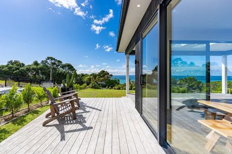 Photo of property in 10 Solar Way, Langs Beach, 0582