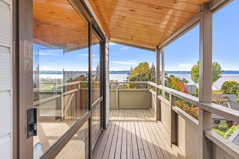 Photo of property in 6 Aries Place, Kawaha Point, Rotorua, 3010