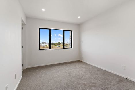 Photo of property in 12 Kapeta Lane, Karaka, 2113