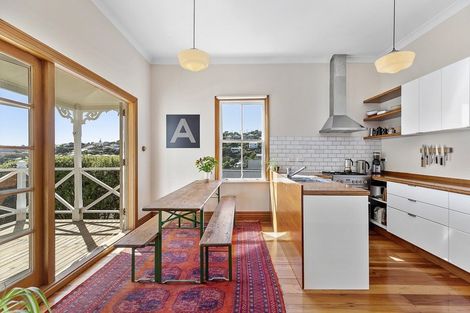 Photo of property in 19 Kopiko Way, Brooklyn, Wellington, 6021