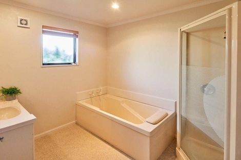 Photo of property in 14 Musket Lane, Whitby, Porirua, 5024