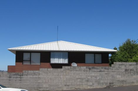 Photo of property in 2/74 Onewa Road, Northcote Point, Auckland, 0627