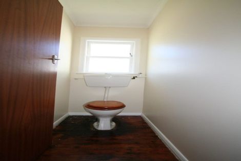 Photo of property in 49 Lyndfield Lane, Newlands, Wellington, 6037