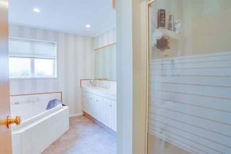 Photo of property in 2 Thoresby Mews, Avonhead, Christchurch, 8042