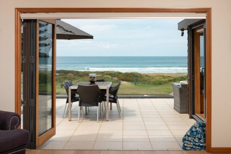 Photo of property in 85 Marine Parade, Mount Maunganui, 3116