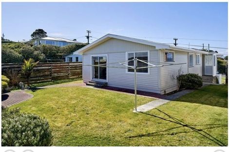 Photo of property in 5 Ruskin Road, Newlands, Wellington, 6037