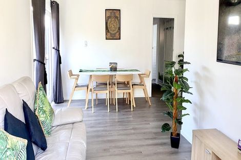 Photo of property in 109 Target Road, Totara Vale, Auckland, 0629