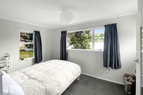 Photo of property in 27 Kellsmere Crescent, Island Bay, Wellington, 6023