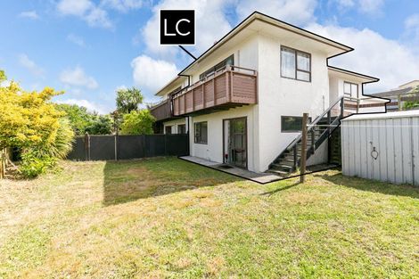 Photo of property in 40a Somes Crescent, Newlands, Wellington, 6037