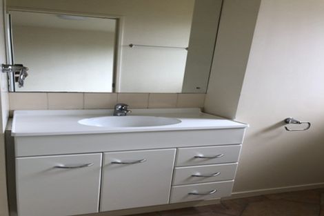 Photo of property in 10 Copplestone Place, New Lynn, Auckland, 0600