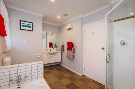 Photo of property in 4 Iti Grove, Waikanae, 5036