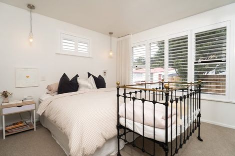 Photo of property in 33 Beazley Avenue, Paparangi, Wellington, 6037