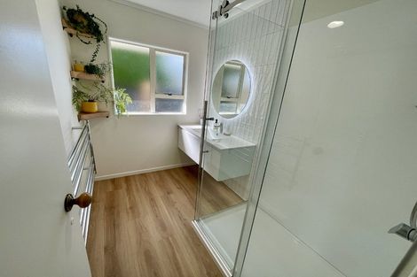 Photo of property in 2/26 Whites Line West, Woburn, Lower Hutt, 5010