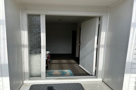 Photo of property in 1/23 Sovereign Place, Glenfield, Auckland, 0629