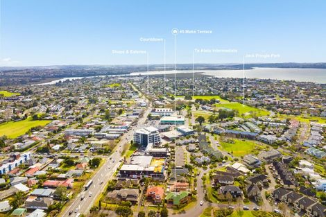 Photo of property in 8 Vinograd Drive, Te Atatu Peninsula, Auckland, 0610