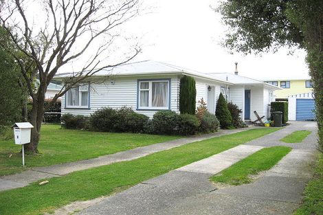 Photo of property in 4 Hunt Street, Wainuiomata, Lower Hutt, 5014