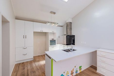 Photo of property in 5 Noeleen Street, Glenfield, Auckland, 0629