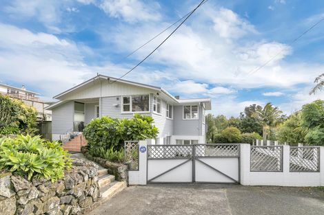 Photo of property in 16 Coronation Road, Glenfield, Auckland, 0627