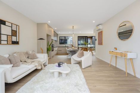 Photo of property in 9c Catalina Crescent, Forrest Hill, Auckland, 0620