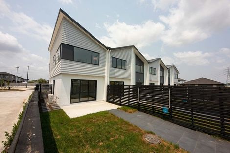 Photo of property in 28a Biplane Street, Takanini, 2112