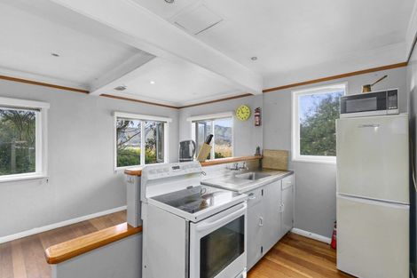 Photo of property in 2 Gurney Road, Kelson, Lower Hutt, 5010