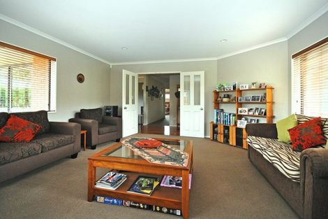 Photo of property in 6 O'sullivan Place, Waiuku, 2123
