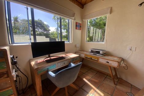 Photo of property in 9 Laingrange Place, Laingholm, Auckland, 0604