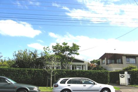 Photo of property in 1 Frater Avenue, Milford, Auckland, 0620