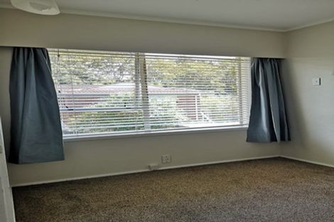 Photo of property in 2/4 Mahuta Grove, Northcote, Auckland, 0627