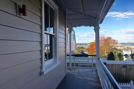 Photo of property in 2 Milton Road, Northcote Point, Auckland, 0627
